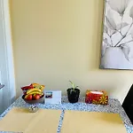 Garden Home In Victoria -Beautiful Home In Victoria
