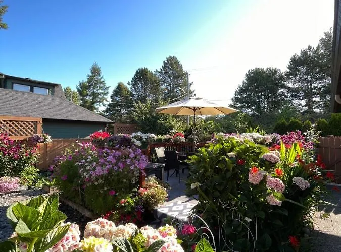 Garden Home In Victoria -Beautiful Home In Victoria
